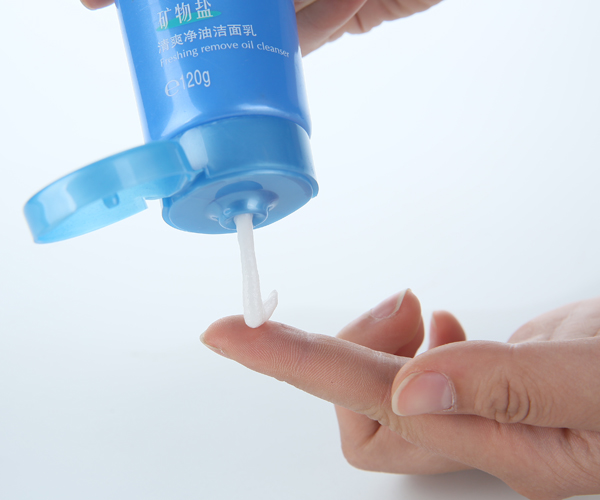 米兰妮矿物盐清爽净油洁面乳120克 .jpg