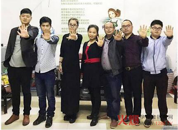 廖总（右三）及业务团队成员.jpg