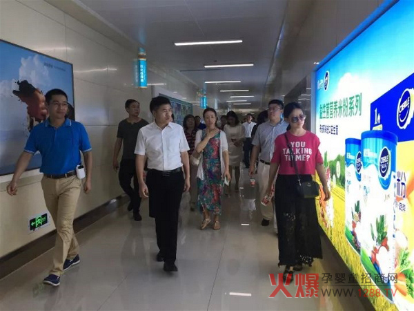 湖南省工商联副主席杨广林率商务考察团一行莅临欧比佳乳业参观考察.jpg