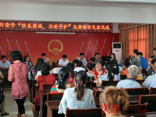 欧比佳乳业奶粉捐赠活动.jpg