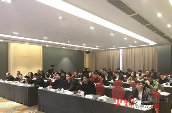 欧比佳盛装出席星绿康2017年会现场.jpg