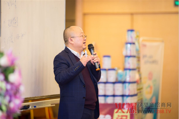 副总经理梁总分享2018年诗幼乐总体营销规划.jpg