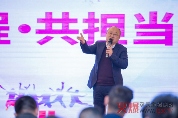 诗幼乐对2017年业绩突出的区域和员工进行表彰与嘉奖.jpg