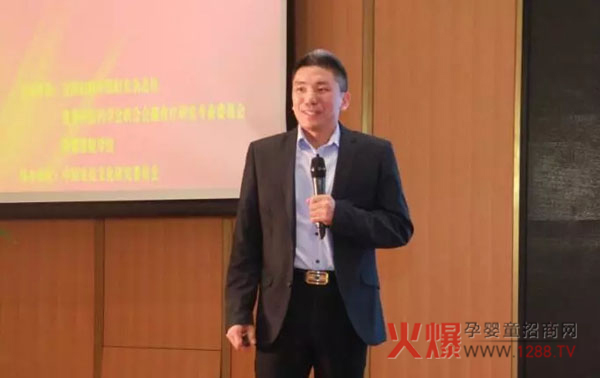胡仁竹教授.jpg