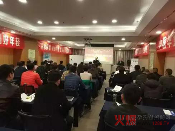 湖南知达医药中国区运营总裁贺红枫先生开场致辞.jpg