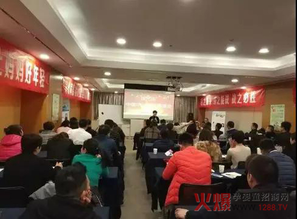 孩儿乐华北大区山东菏泽负责人刘总进行汇报分享.jpg