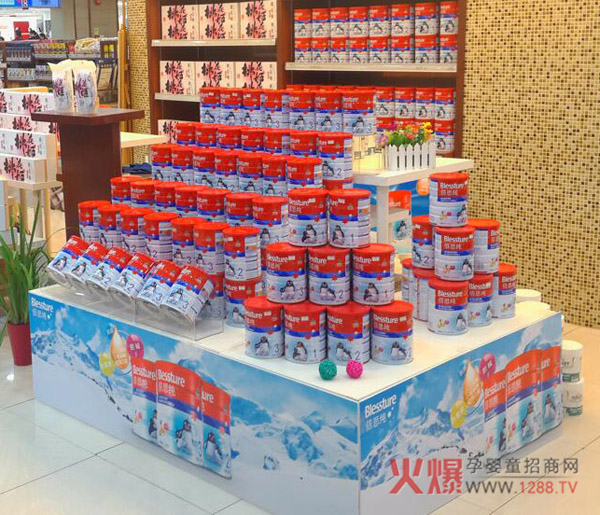倍思纯妈妈奶粉陈列.jpg