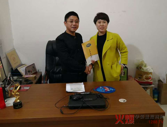 非常宝贝孕婴连锁创始人程总与优乐爽赵总合影.jpg