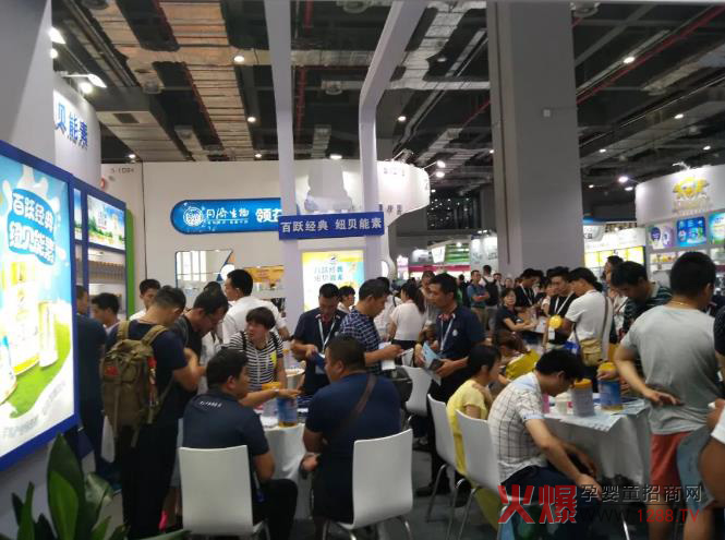 去年百跃纽贝能素展会现场.jpg