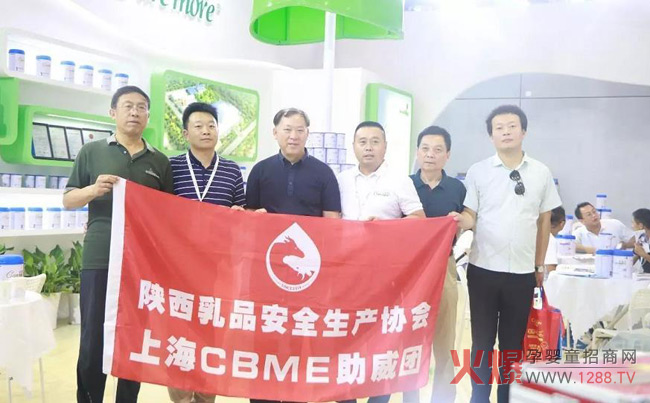 卡倍多工作人员.jpg