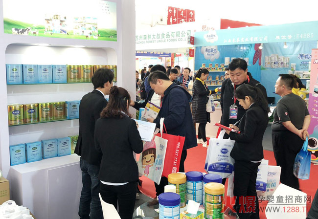 母爱童年展会现场图片.jpg
