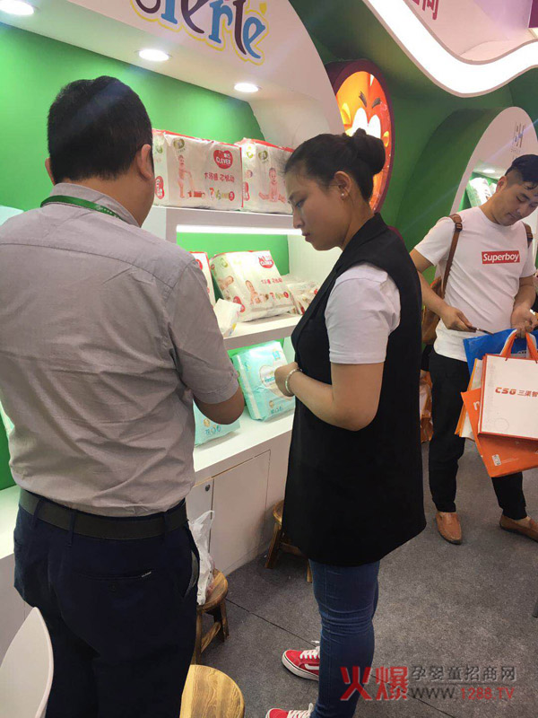 英国一级帮宝适南京生活用纸展1.jpg