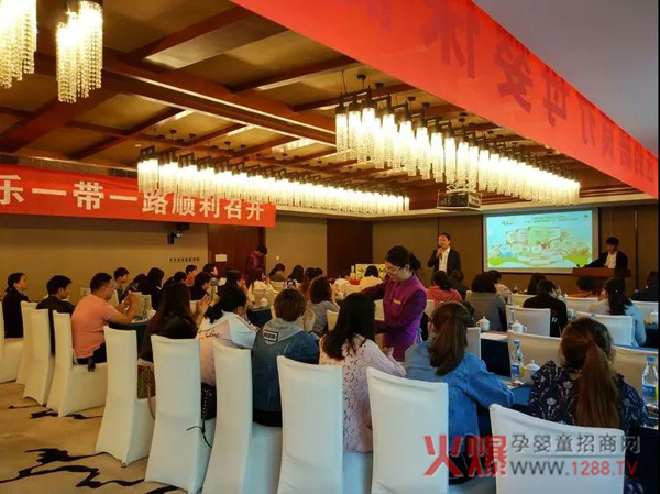 镇江孩儿乐中医养护知识及小儿推拿手法培训会召开6.jpg