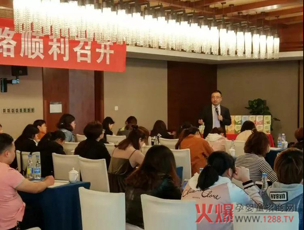 镇江孩儿乐中医养护知识及小儿推拿手法培训会召开8.jpg