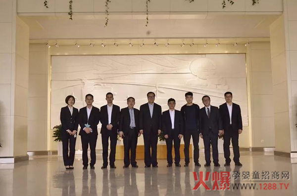 中国营养保健食品协会会长边振甲莅临欧比佳乳业调研考察1.jpg