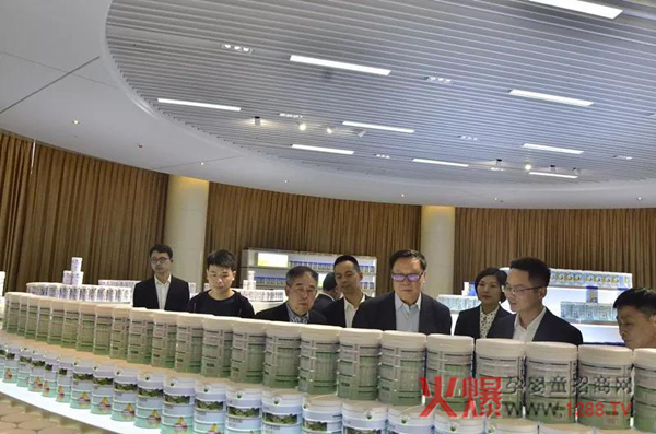 中国营养保健食品协会会长边振甲莅临欧比佳乳业调研考察3.jpg