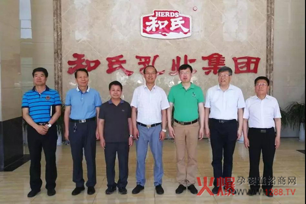省农业厅调研组来和氏乳业参观指导1.jpg