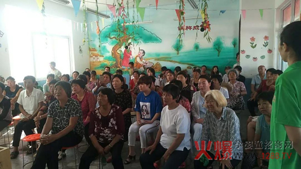 现场听众全神贯注.jpg