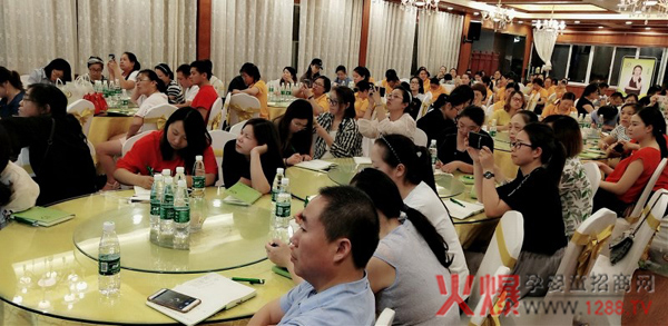 欧优佳儿高级营养师开展精彩培训2.jpg