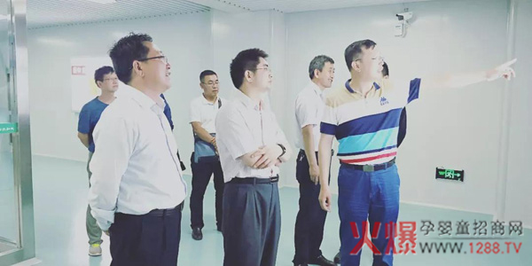 中共宝鸡市委常委、副市长曾德超等领导一行莅临和氏1.jpg