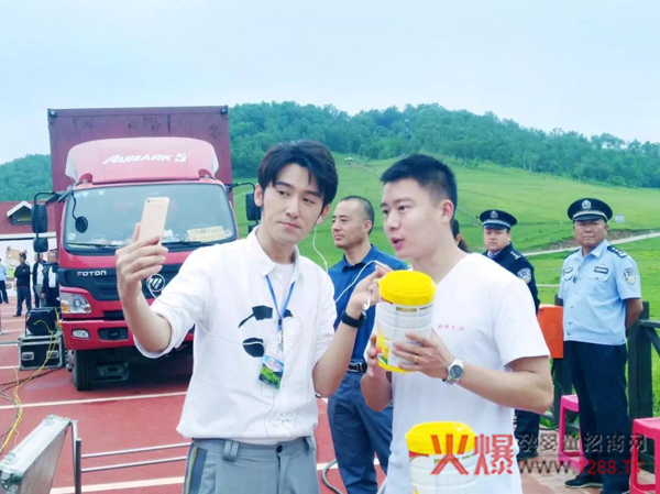 CCTV-7《乡约》节目组来到了大美关山进行录制4.jpg