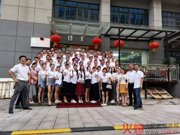 雅姆参会人员合照.webp.jpg