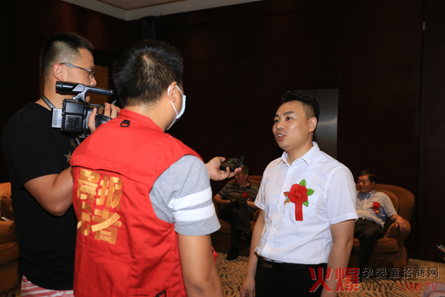 周总现场采访.jpg