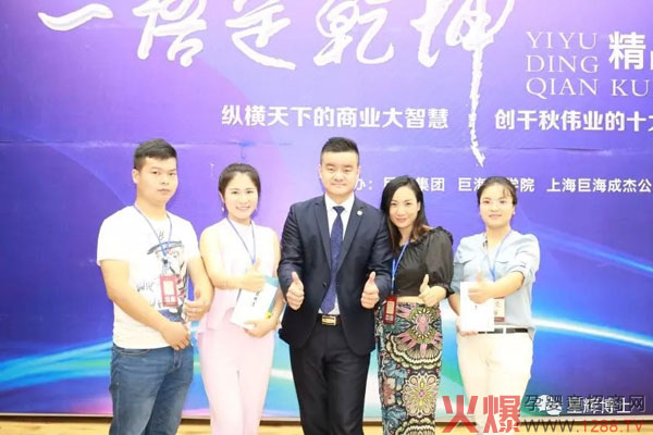 星辉人与陈军老师合影.webp.jpg