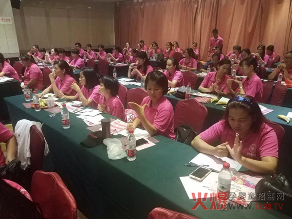 广西玉林妍亭舒妇科产品发布会6.jpg 广西玉林妍亭舒妇科产品发布会6.jpg