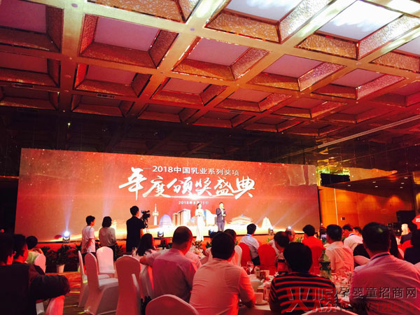 祝贺珍纽倍蔓越莓女士羊奶粉获得中国乳业优秀新产品奖.jpg