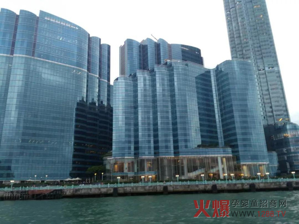维多利亚港湾.jpg