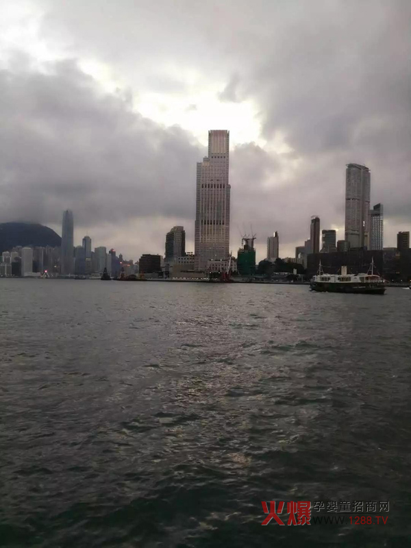 维多利亚港湾 海峰吹来.jpg
