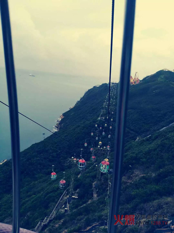 略带惊险的索道.jpg