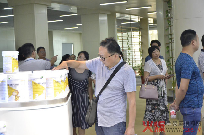 湖南省食药品安全监管及专项研究高级研修班专家成员莅临欧比佳乳业.jpg