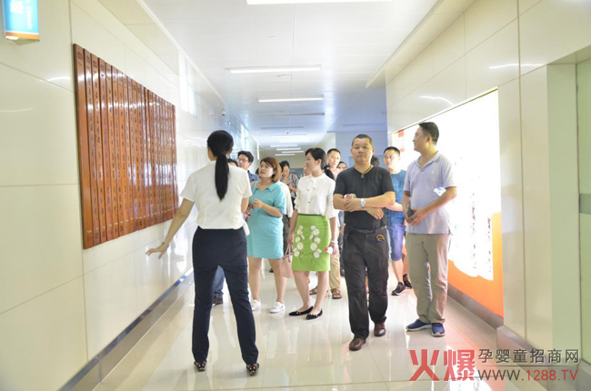 湖南省食药品安全监管及专项研究高级研修班专家成员莅临欧比佳乳业.jpg