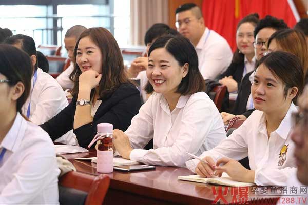 生动、诙谐的案例引来大家阵阵笑声.jpg
