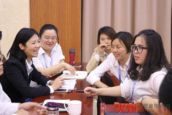 大家相互积极讨论.jpg