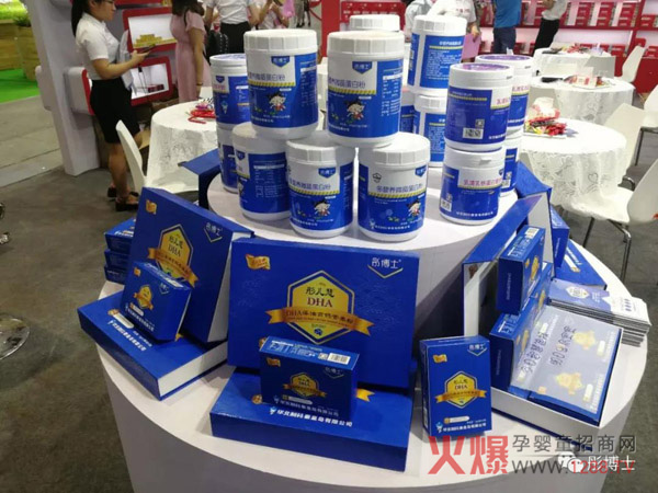 彤博士营养品陈列.jpg