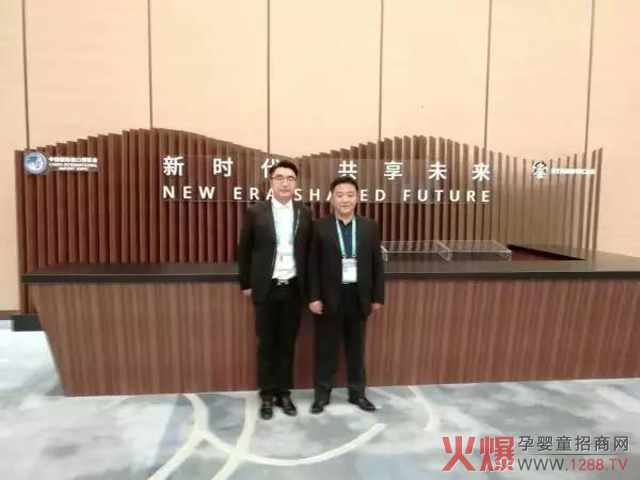 黑龙江省绥棱县杨春辉县长与力维康乳业法人许展旭现场合影.jpg