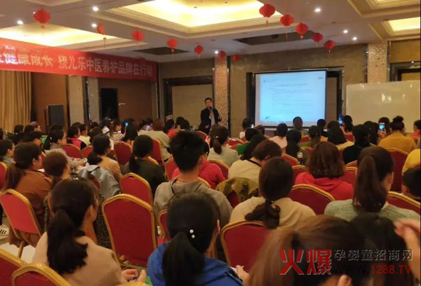 “中国健康家庭行动”走进襄阳地区母婴门店5.jpg