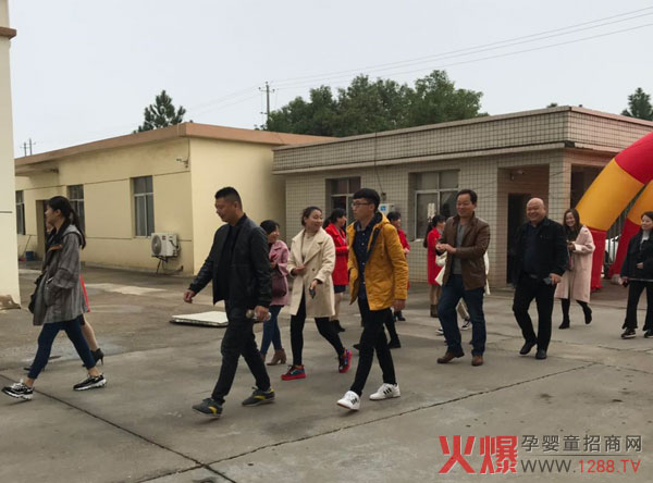全国各地经销商莅临三诚公司参观指导4.jpg