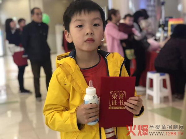 关爱留守，暖冬行动现场图.jpg