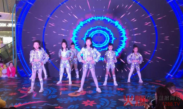 孩子们的演出.jpg