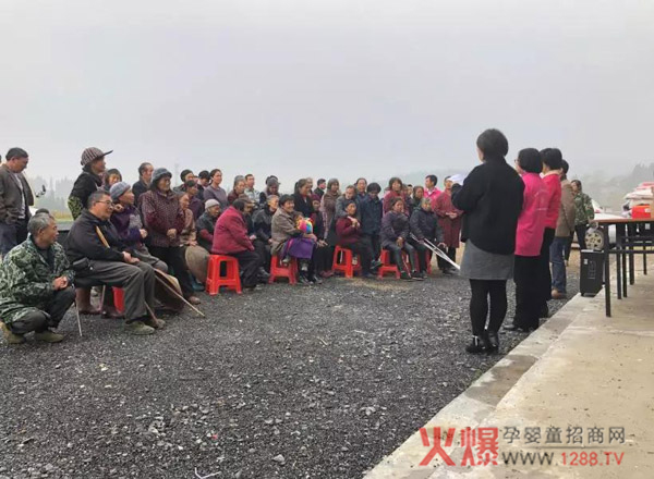 “关爱母婴公益万里行”邵阳隆回架枧村站6.jpg