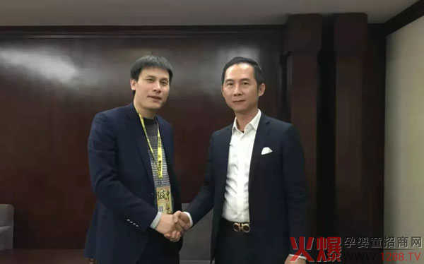 北京艾童国际张董与聚众资本陈祝氢董事长亲密合影.webp.jpg