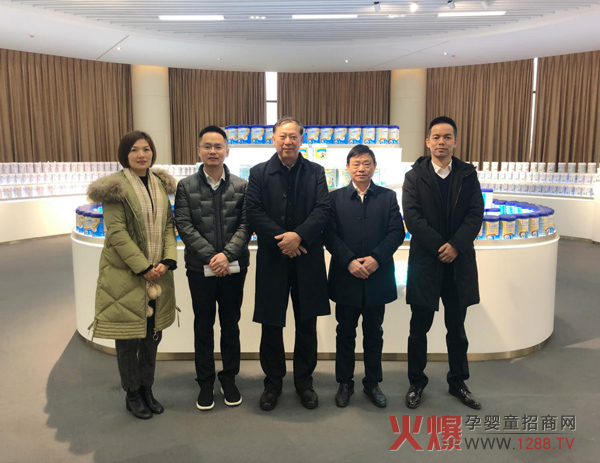 乳业资深专家、原广州奶协会长王丁棉莅临欧比佳乳业参观指导4.jpg