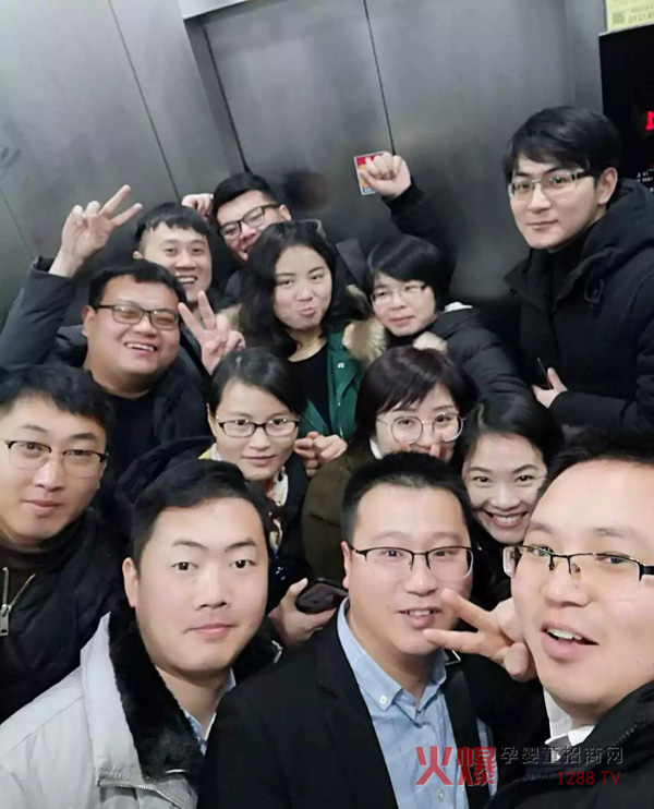可可萌员工合影.jpg