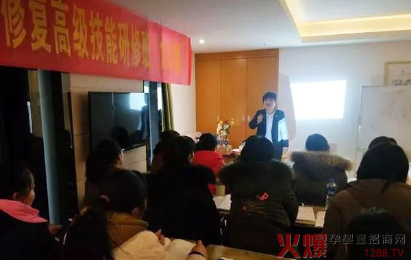 第181届众道妙方高端产后修复班及182届儿推班同步结业01.jpg