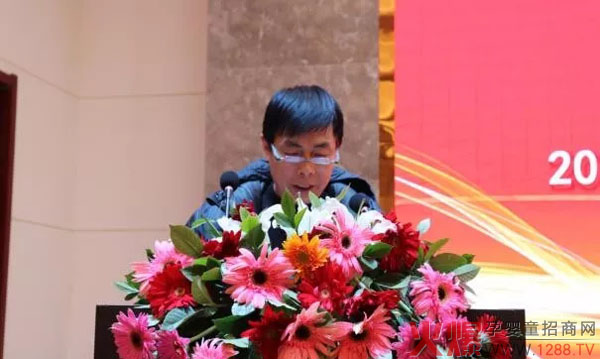 秦龙乳业集团公司副总裁杜管利做2018年年度工作总结.webp.jpg