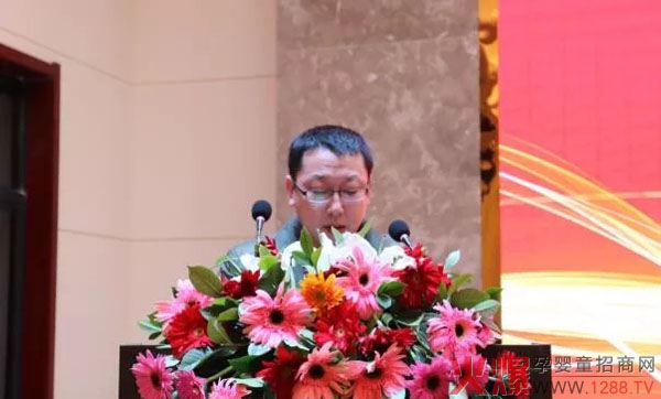 秦龙天润乳业生产副总王岩做2018年做工作总结.webp.jpg